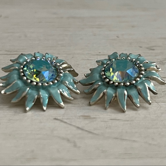 Weiss Vintage Light Blue Enamel AB Rhinestone 1940s Brooch and Earrings Set - Picture 13 of 16